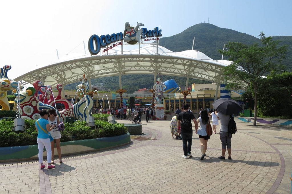 Eingang des Ocean Park in Hongkong - eines unserer Hongkong Highlights