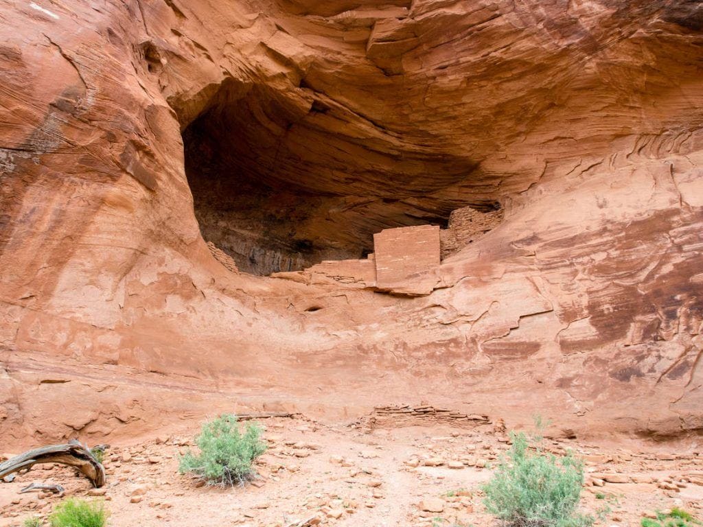 Unterkunft der Anasazi im Mystery Valley
