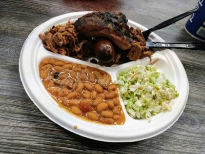 Gemischter Teller im Big John's Texas BBQ in Page