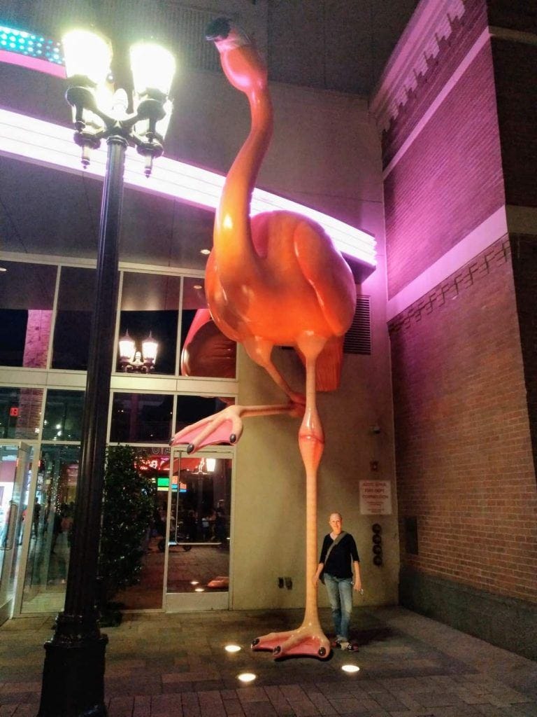 Flamingo vor dem Flamingo Hotel in Las Vegas