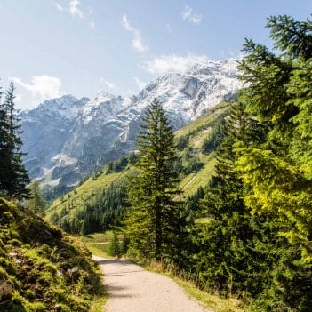 Grandioser Blick auf die Deutschen Alpen, Purtscheller Haus Wanderweg