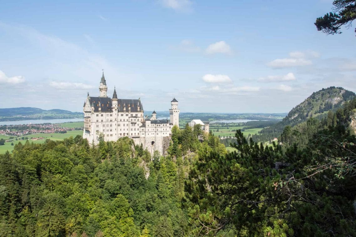 Schloss Neuschwanstein in seiner vollen Pracht in Füssen