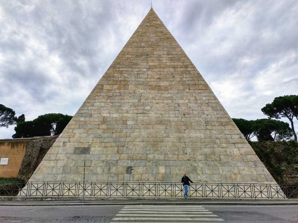 Pyramide in Rom Italien