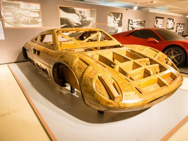 Karosserie im Ferrari Museum in Maranello Italien
