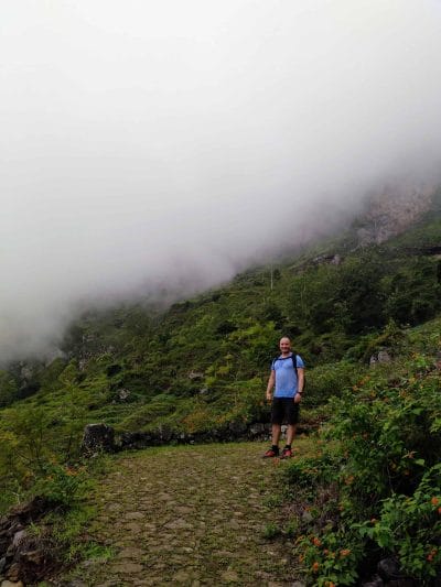 Stephan im Nebel im Paul Tal auf Santo Antao Kapverden