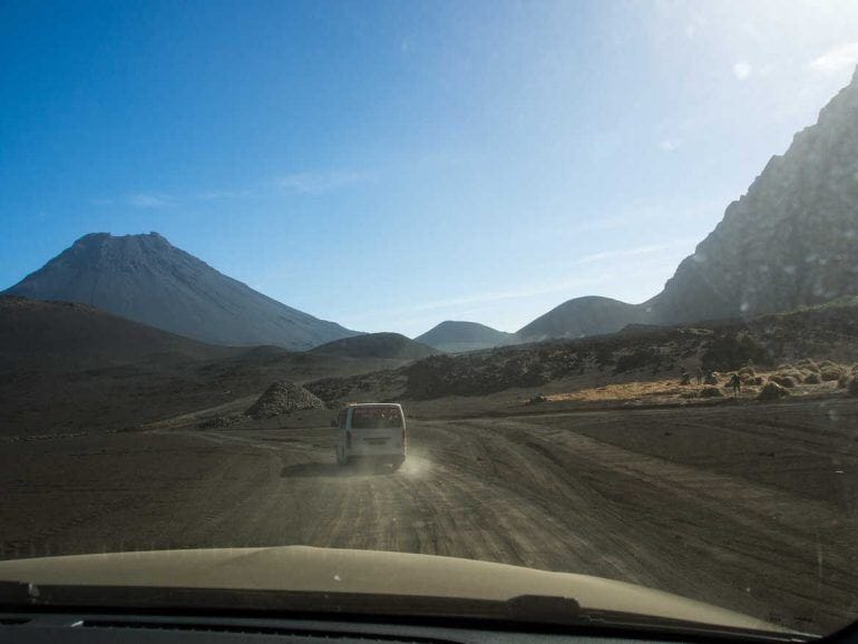 Straße rund um den Pico Grande auf Fogo Kapverden