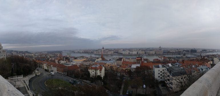 Panorama über Budapest von der Fischerbastei aus fotografiert
