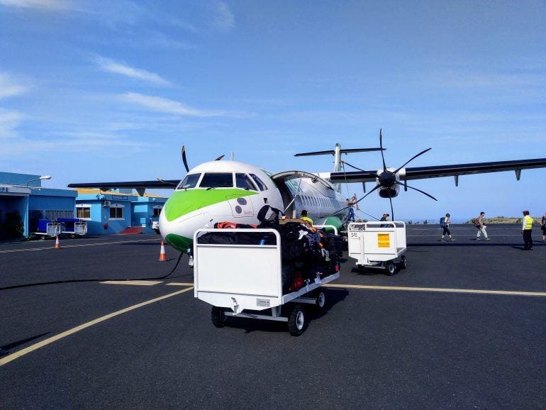 Binter Flugzeug auf dem Flughafen Praia auf Santiago Kapverden