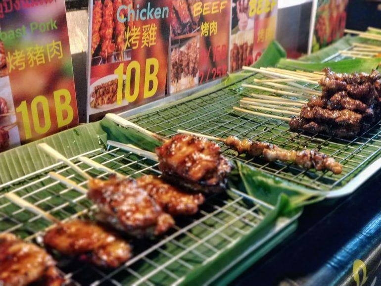 Grillspieß auf Nachtmarkt Koh Samui Thailand