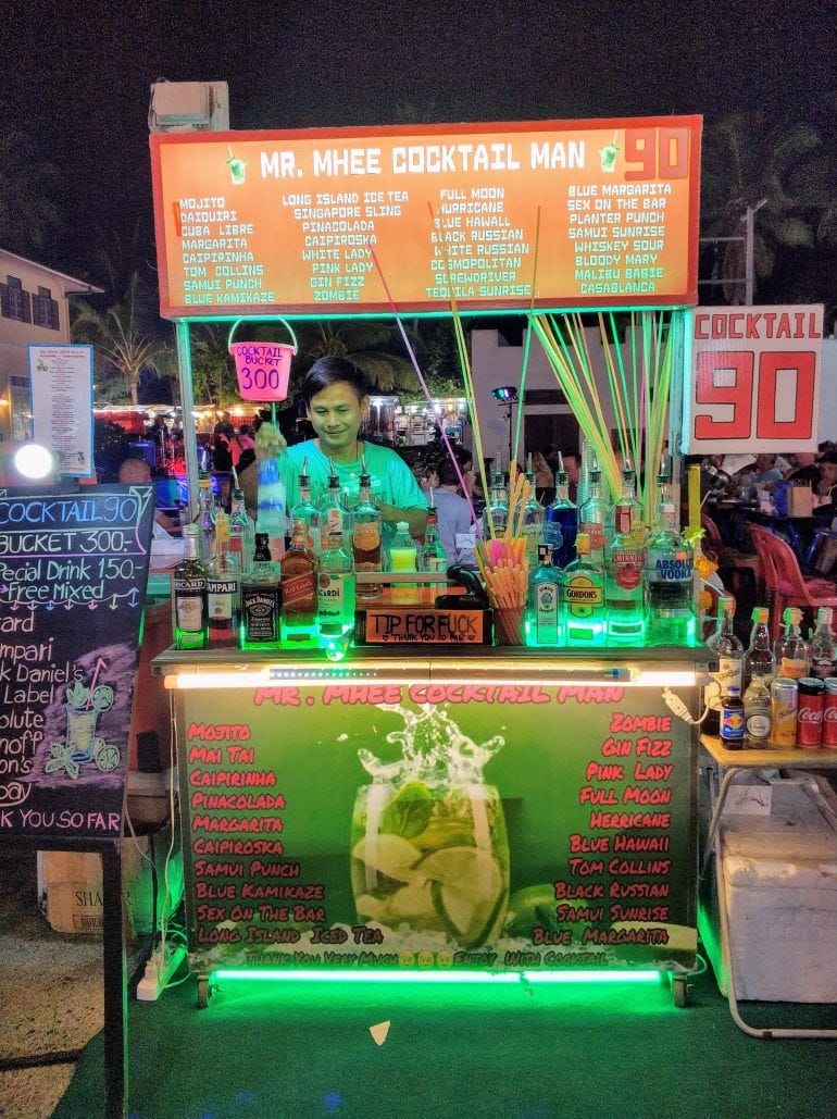 Cocktailstand auf Nachtmarkt Bophut auf Koh Samui Thailand