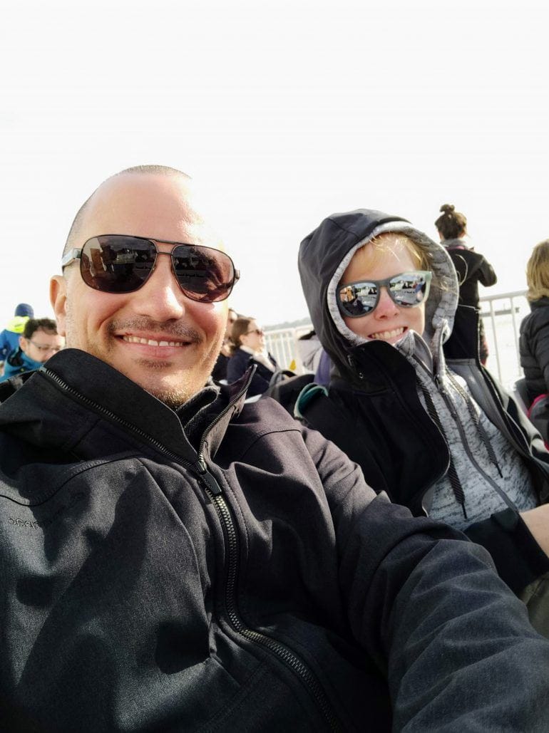 Sandra und Stephan auf der Fähre in Neuseeland