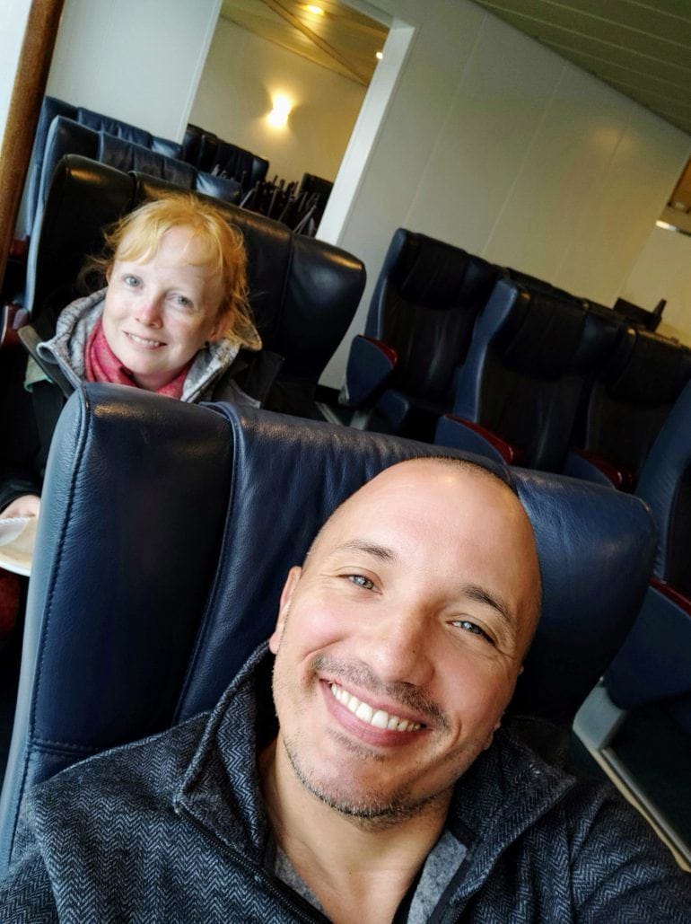 Sandra und Stephan auf der Fähre in Neuseeland
